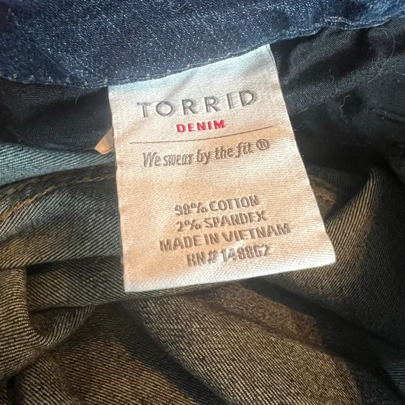 Torrid Denim Boyfriend Jeans Womens Blue Stretch Straight 22T - Picture 6 of 7